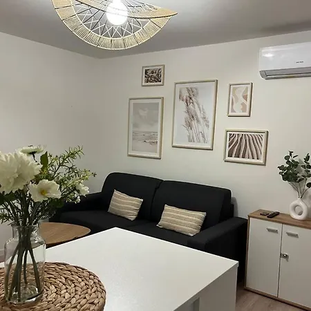 *la Pampa, Studio, Parking, Clim, Hopitaux/fac* דירה